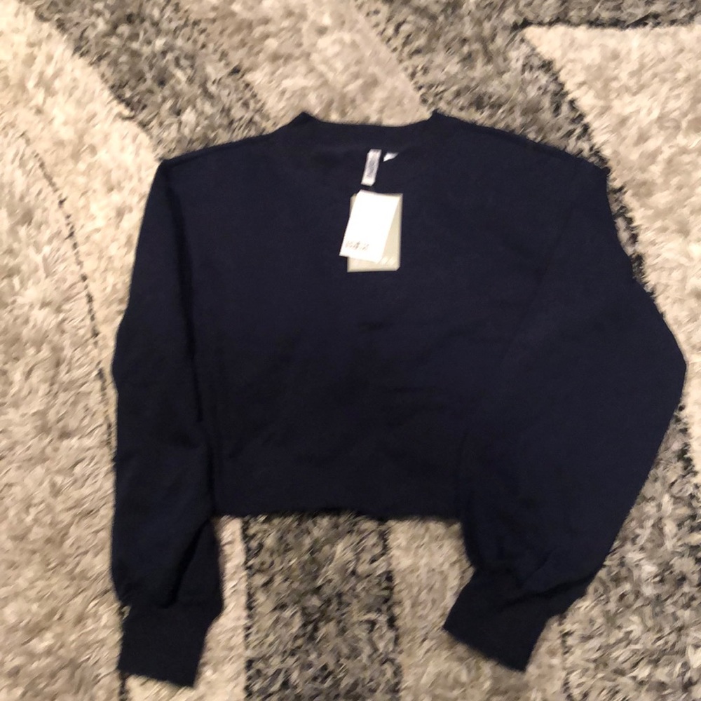 NWT H&M crop sweatshirt. Size M. Navy blue